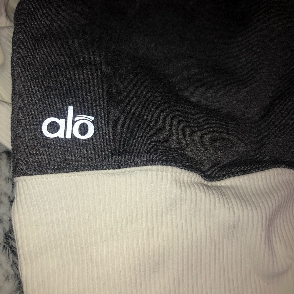 Alo Leggings - Picture 5 of 6